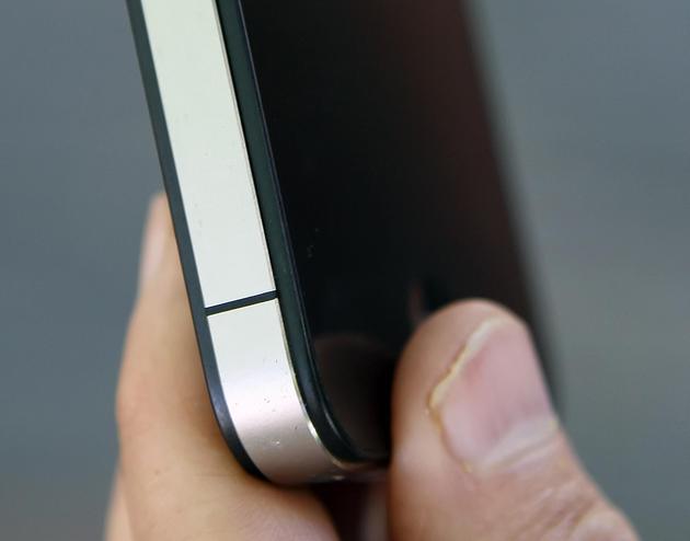 iPhone 4的天线存在设计缺陷