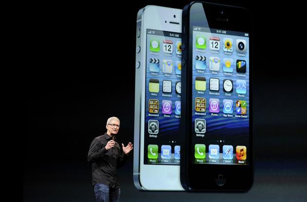 苹果CEO在发布会上介绍iPhone 5
