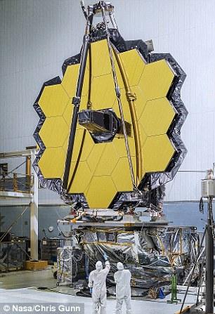 詹姆斯·韦伯空间望远镜的主镜将为天文学家采集宇宙最初期的红外线信息,帮助他们更好地了解恒星和行星系统的形成。