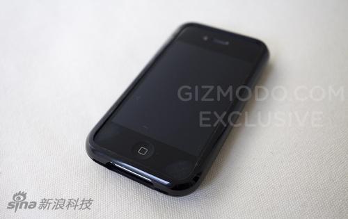 多年之前被遗失在酒吧的iPhone 4原型机,粗看像个iPhone 3GS