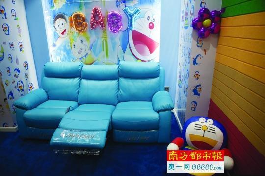 龙岗的一家私人影院内部会根据不同主题特别设计。