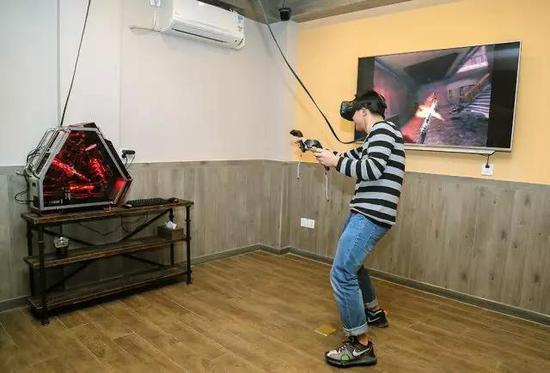 网鱼网咖计划向娱乐业态一体化方向发展,例如在店内放置迷你KTV,或者和VR体验店合作等。