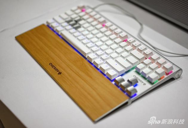 RGB版CHERRY MX BOARD 8.0