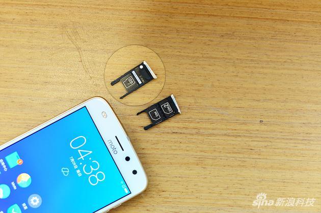 Moto Z2 Play一槽多用设计