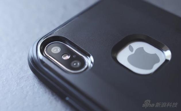 后背logo露出 但没有指纹识别孔