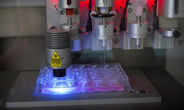 图中是苏黎世理工大学应用科学系研制的RegenHU 3D生物打印机