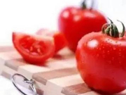 流言揭秘：网传带尖西红柿致癌？辟谣！别再被坑了