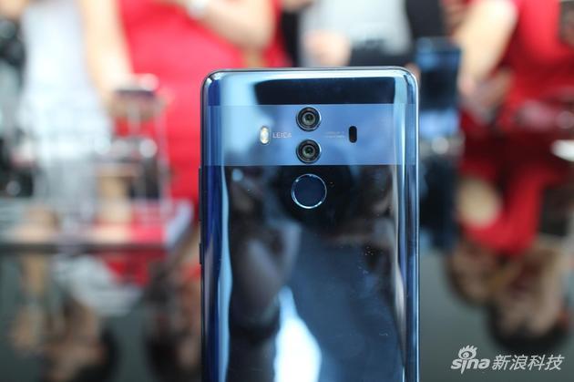 Mate 10系列后背的横条纹路来自赛车纹
