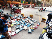 双11不眠之夜，“剁手”族身后奔跑的快递小哥