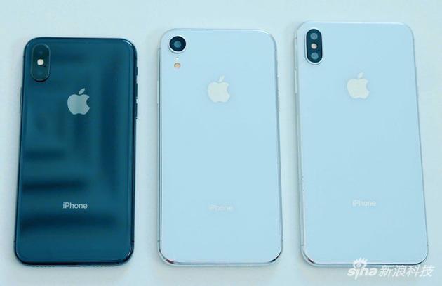 iPhone X(左),6.1英寸iPhone模型(中),6.5英寸iPhone模型(右)