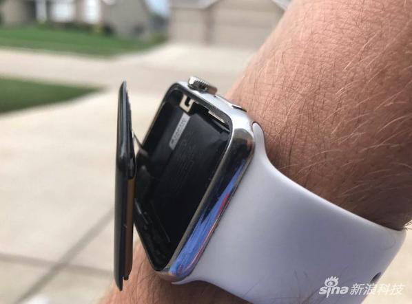 Apple Watch手表屏幕碎裂