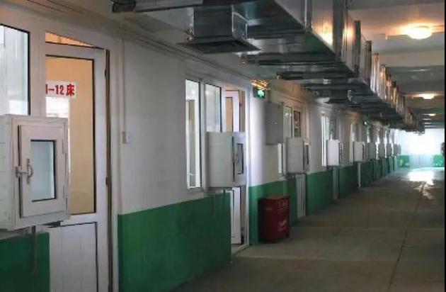 · 北京小汤山医院号称由国家拨款补助,在几天之内建成,用于治疗非典。在疫情结束后,经历了转型、废弃、拆除的过程