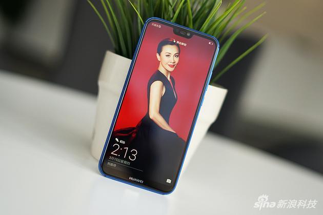 HUAWEI nova 3e用上了“刘海屏”