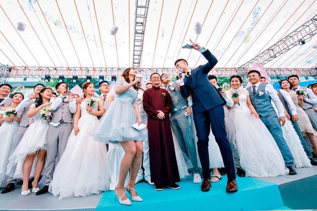 马云在员工集体婚礼上