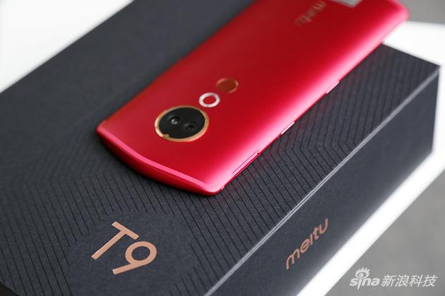 美图T9侧面