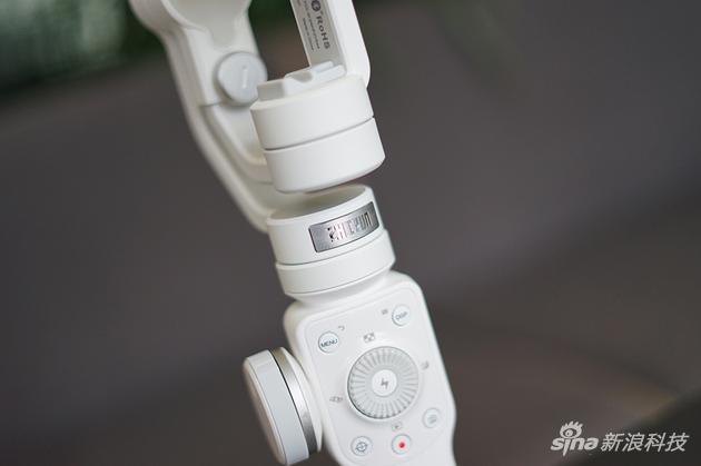 转动装置上印有ZHIYUN字样