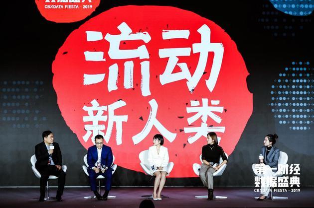图示从左至右依次是:疯狂小狗总裁 尚耀庭、保险极客创始人、CEO 任彬、极米科技副总裁 郭雪晴、编程猫COO 陈婉青、女子刀法创始人/CEO 刀姐doris