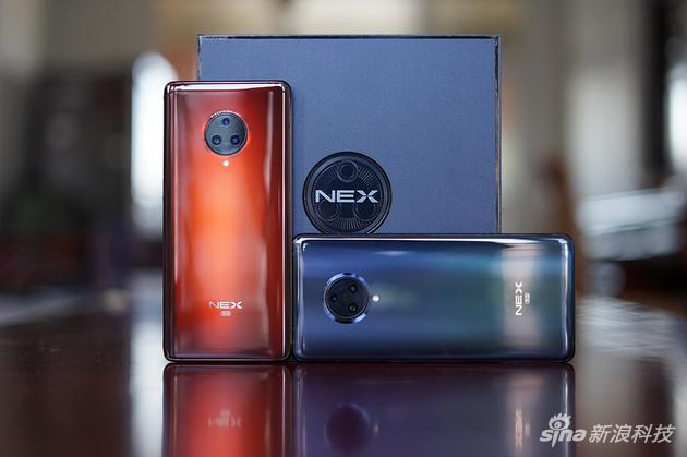 NEX 3S 5G (左)和NEX 3 5G(右)