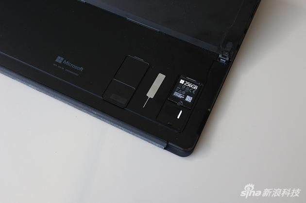 硬盘可以自行更换