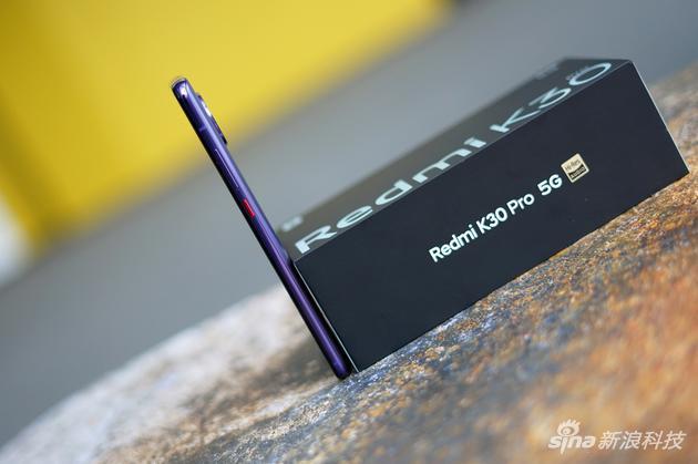 K30 Pro略厚一些