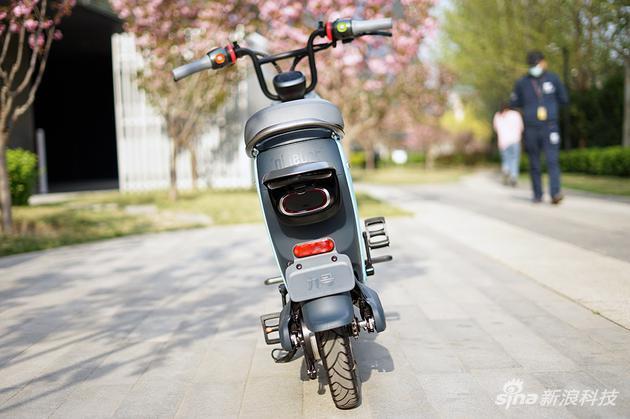 前后左右,这辆的颜值都很高