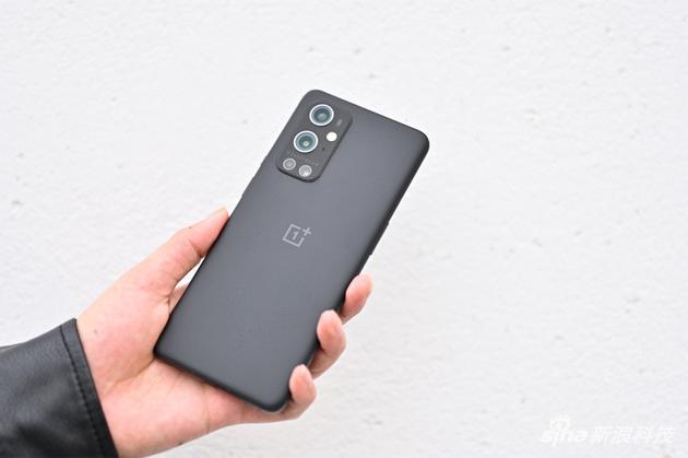 一加 9 Pro后置四摄