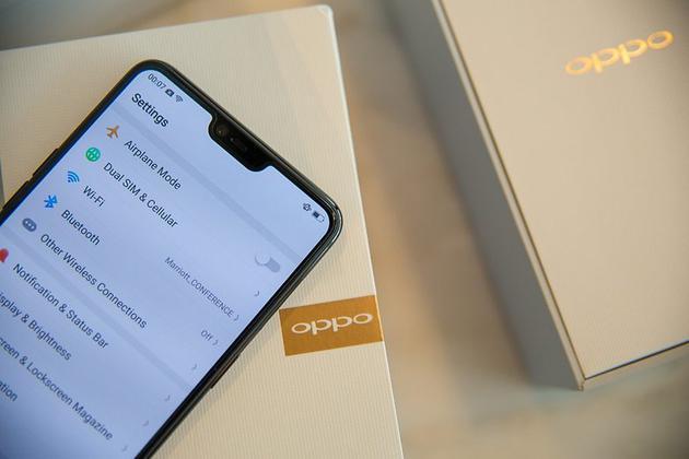 OPPO表示他们做了一些研究:他们的用户更喜欢刘海屏
