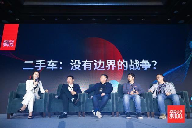 从左至右依次为:贝塔斯曼亚洲投资基金创始及管理合伙人龙宇、优信集团董事长兼CEO戴琨、易鑫集团总裁、淘车CEO姜东、人人车创始人兼CEO李健、大搜车创始人兼CEO姚军红