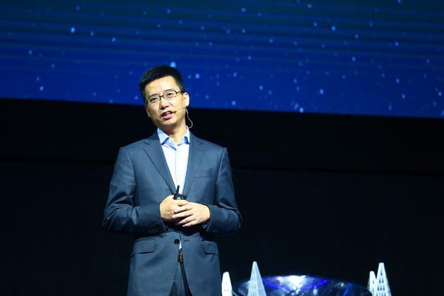 (2016年10月,胡晓明在杭州云栖大会上演讲。)