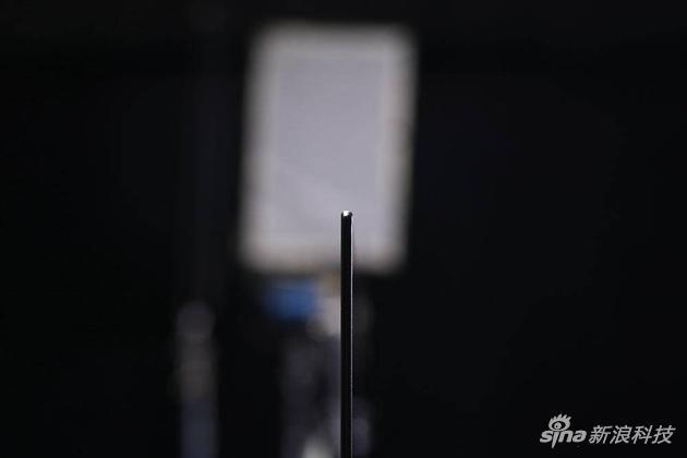 上半部分厚度仅为4.6mm