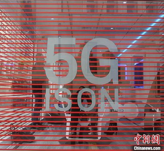资料图:华为5G技术在海外展示。中新社记者 德永健 摄