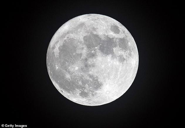 宇航员在登月任务中将采集的月球表层土壤带回地球,但是迄今人类还没有将火星土壤样本带回地球,因为研究小组使用了美国宇航局制作的火星模拟土壤。