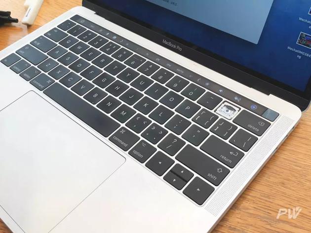 白老师的MacBook Pro 2017,按键已经按不下去了
