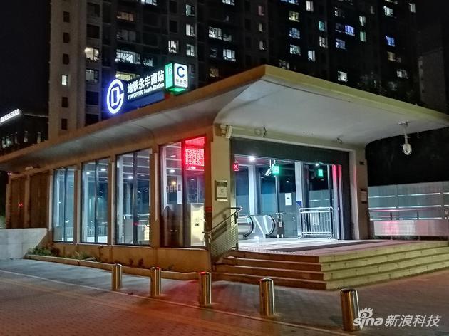 在光线非常糟糕的情况下,超级夜景能明显提升画面亮度