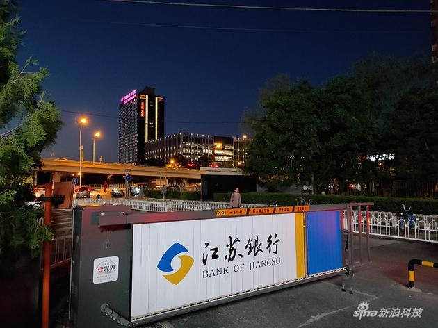 涂抹和噪点都有 但是观感不错