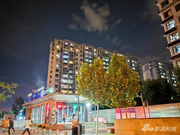 razr 5G夜景样张