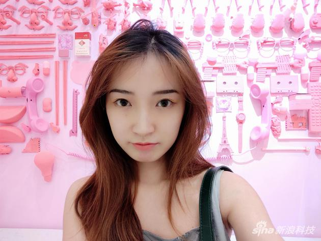 非人像模式,美颜功能会将小姐姐的痣弱化掉