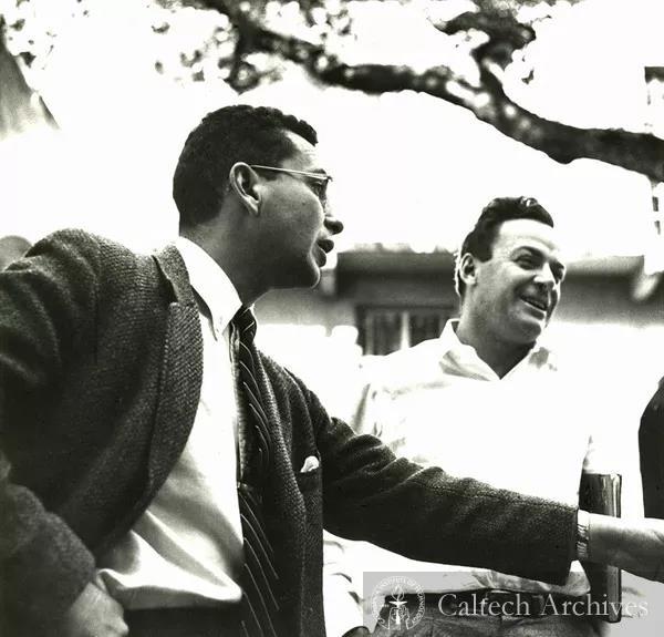 盖尔曼(左)和费曼(右)(Photo by Joe Munroe。 Physics。/Caltech Archives)
