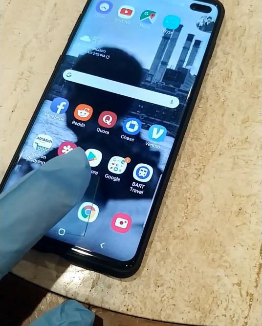 三星Galaxy S10指纹识别遭破解视频截图 图源:Imgur