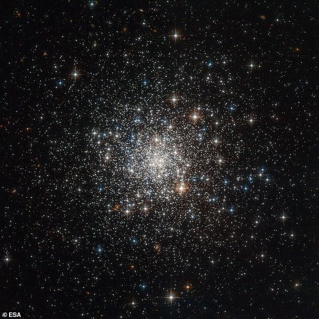 科学家通过数学模型对银河系的质量和范围进行了推算,据信其直径大约为25.6万光年