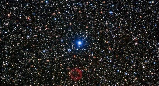 (正在发生氦闪现象的一颗白矮星。图片来源Wikipedia)