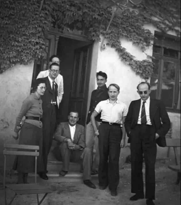 ○ 1938年布尔巴基会议。| 图片来源:Wikicommons