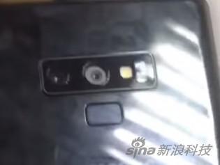 指纹识别装置会在镜头下方,而不是之前的镜头边
