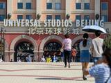 环球度假区内有人因抢占“观看位置”打架？北京通州警方：4人被行拘