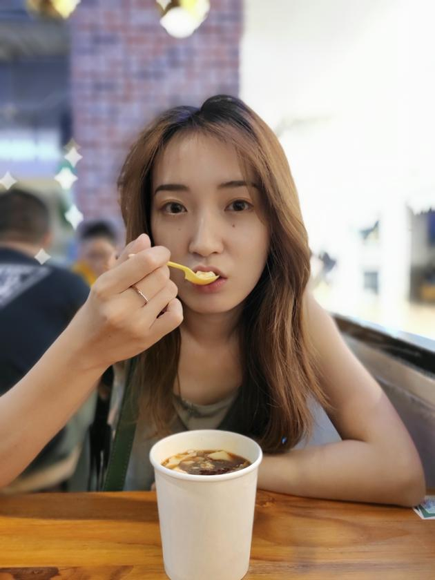 背景菱形的动态光斑