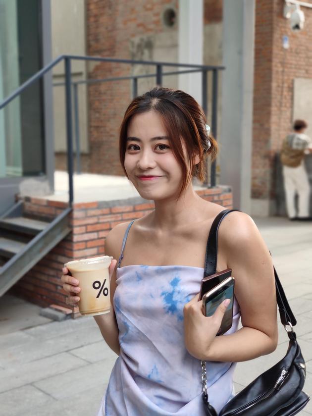 人像样张,背景和人物之间关系处理的相对到位