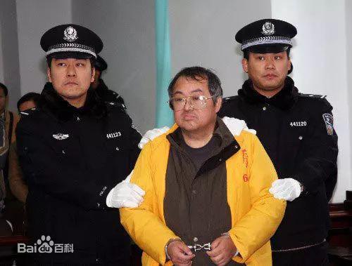 顾雏军受审照片/图源:百度百科