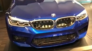 宝马带观众一起漂移