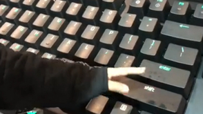 试玩雷蛇超大号键盘