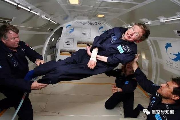 体验失重的霍金,霍金一直梦想着能飞到宇宙中去